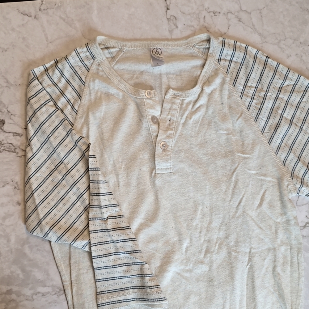 Men's Small Alternative henley with three-quarter sleeves